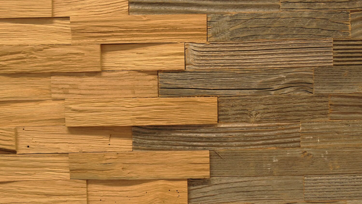 Moderne Wandverkleidung mit dreidimensionalen Holzpaneelen in Natur- und Altholzoptik